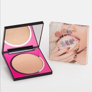 Kylie Cosmetics Champagne Showers Highlighter